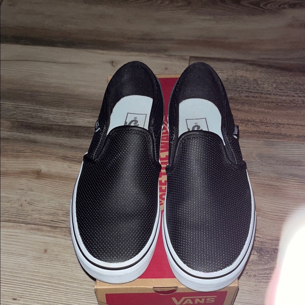 Classic Slip-On Perforated Leather Slip on size 7 UEC